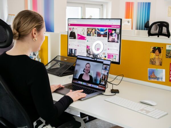 Photo streaming platforms